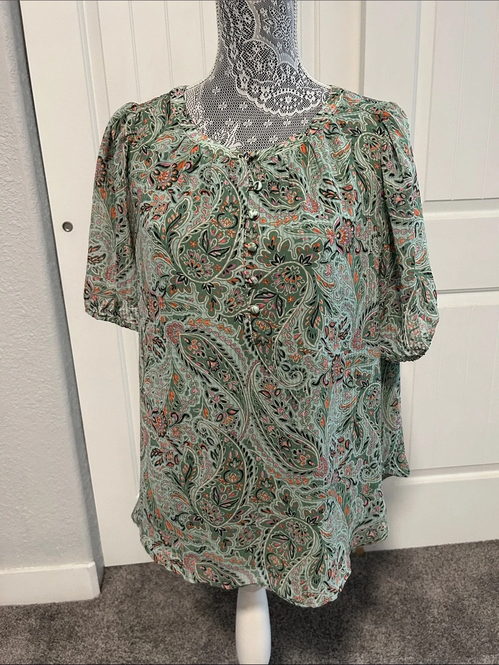LOFT Green Paisley Short Sleeve Blouse L